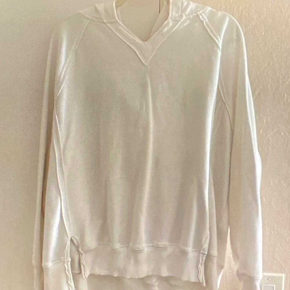 American Eagle By Payless Cream V-Neck Sweater